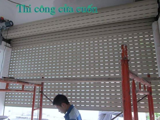 Lắp đặt cửa cuốn siêu thoáng Austdoor tại nhà anh Dương quận Lê Chân